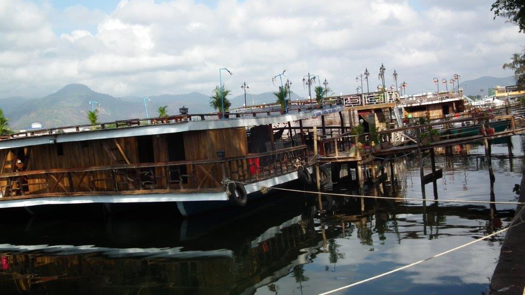 Bateaux amnags en bars