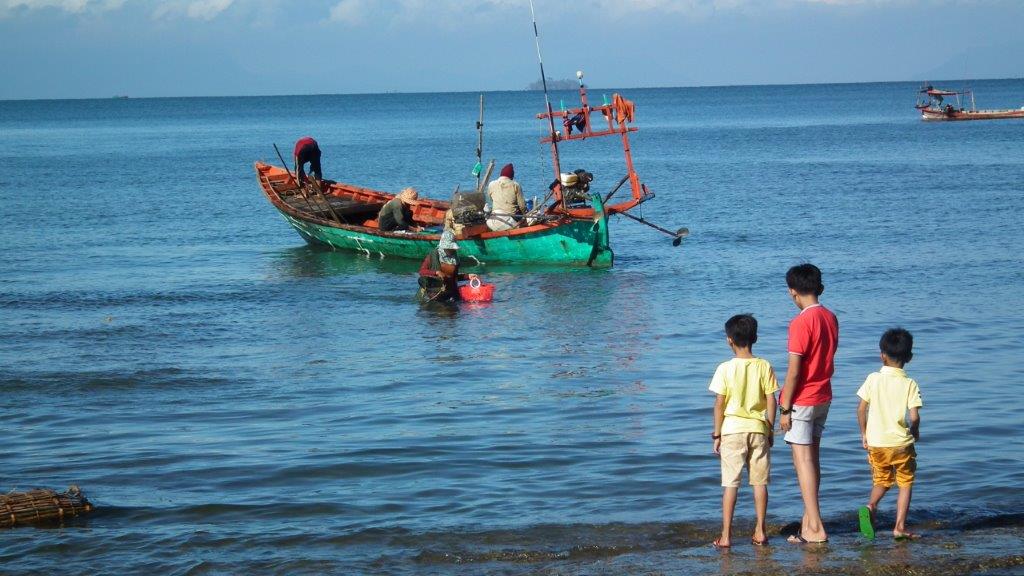 les Pcheurs viennent directement avec leur bateau