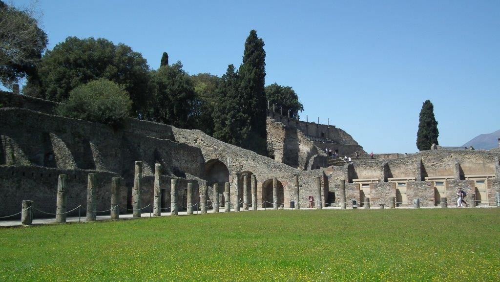 Du fait de son tat de conservation remarquable, Pompi constitue un tmoignage inestimable sur la Rome antique.
